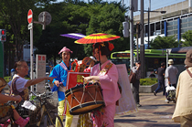 自転車の方も、止まって話しかけてくれます。